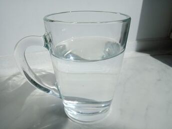 Alkotox gocce in un bicchiere d'acqua, esperienza nell'utilizzo del prodotto